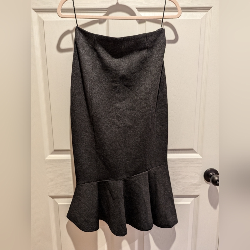 Cue work skirt - M. NWT.